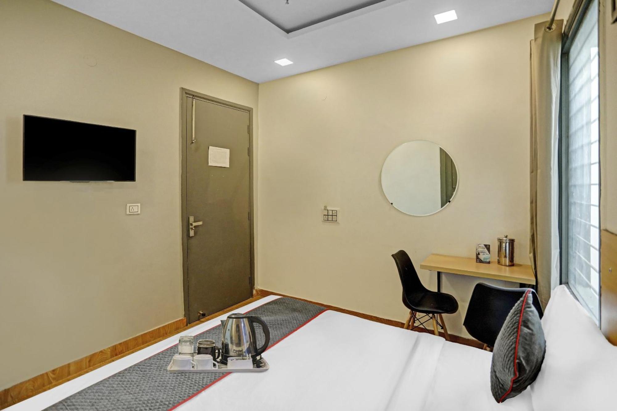 Отель Super Townhouse Mannat Rohini 16 Дели Экстерьер фото